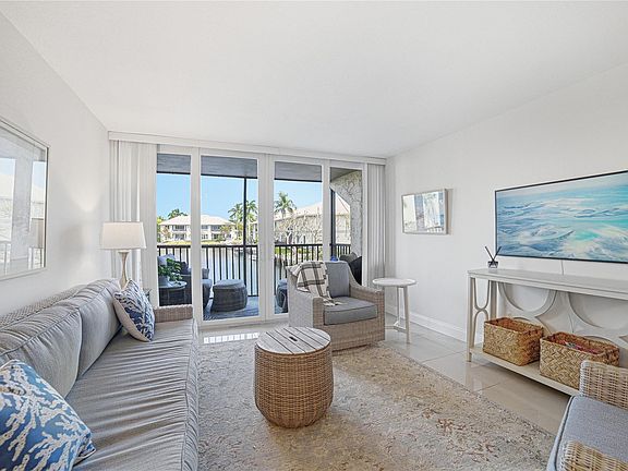 4th image of 6 Royal Palm Way #211