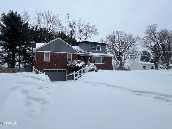 3rd image of 4 Sitzmark Lane