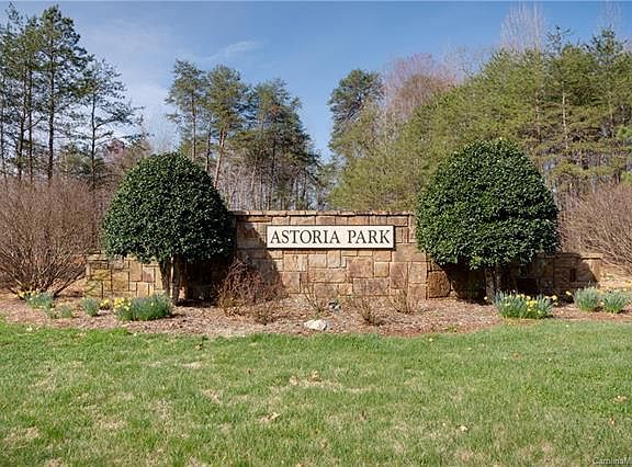 5th image of 8474 Queens Ct