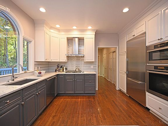 3rd image of 5051 Village Dr