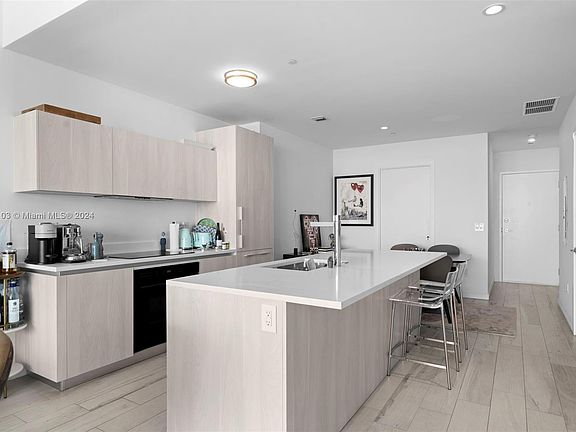 5th image of 480 NE 31st St Unit 4403
