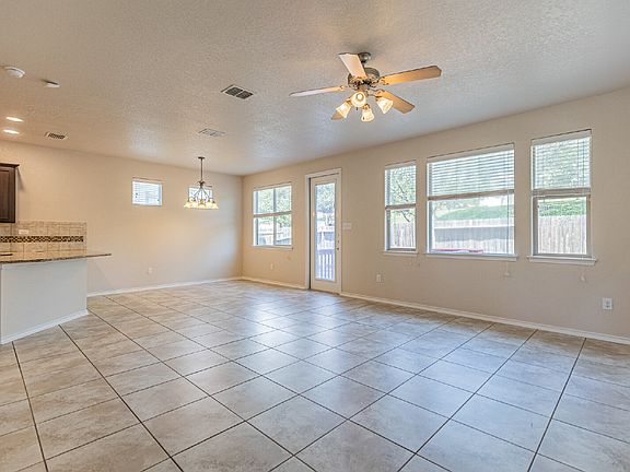 4th image of 21727 Andrews Gdn