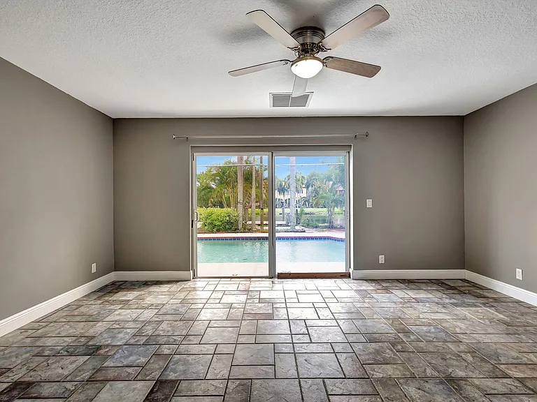 1402 Cormorant Rd — Photo 14