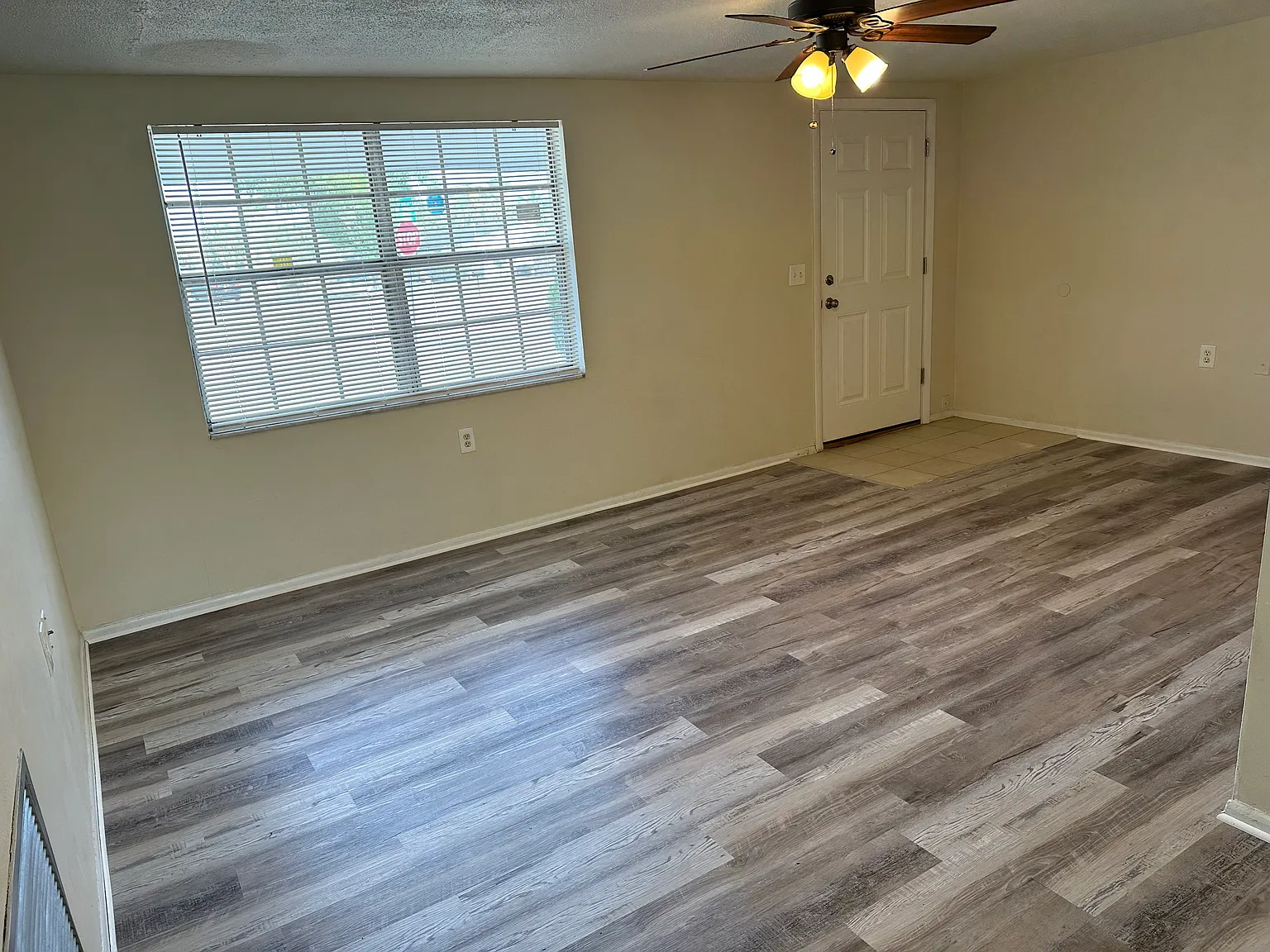1241 Ermine Dr — Photo 2