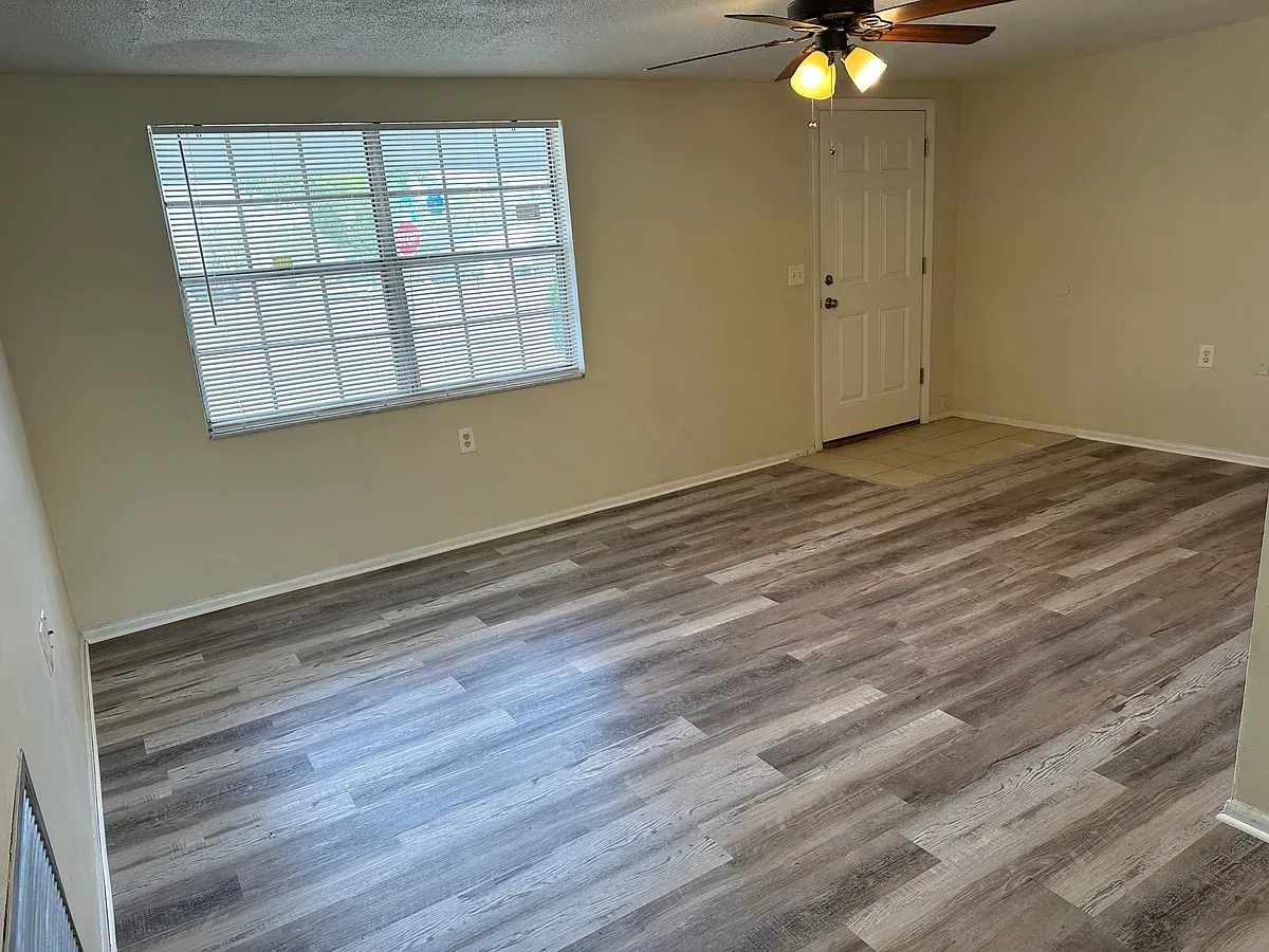 Building Photo - 1241 Ermine Dr