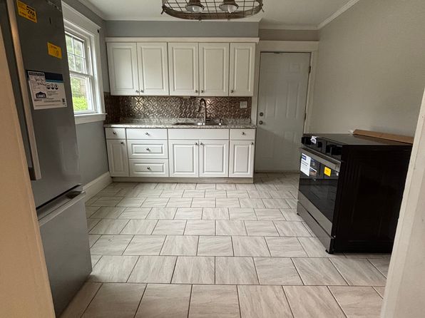 16 Rudman Rd APT 2, Portland, ME 04102