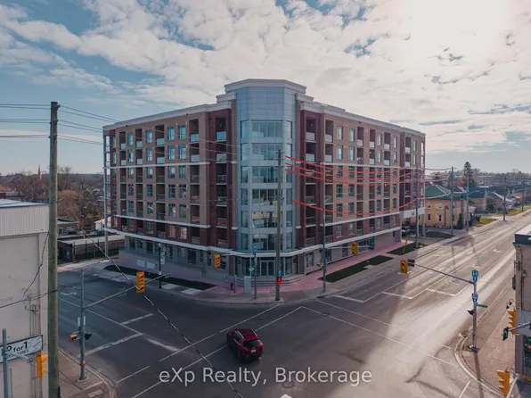 223 10th St #203, Hanover, ON N4N 1P1