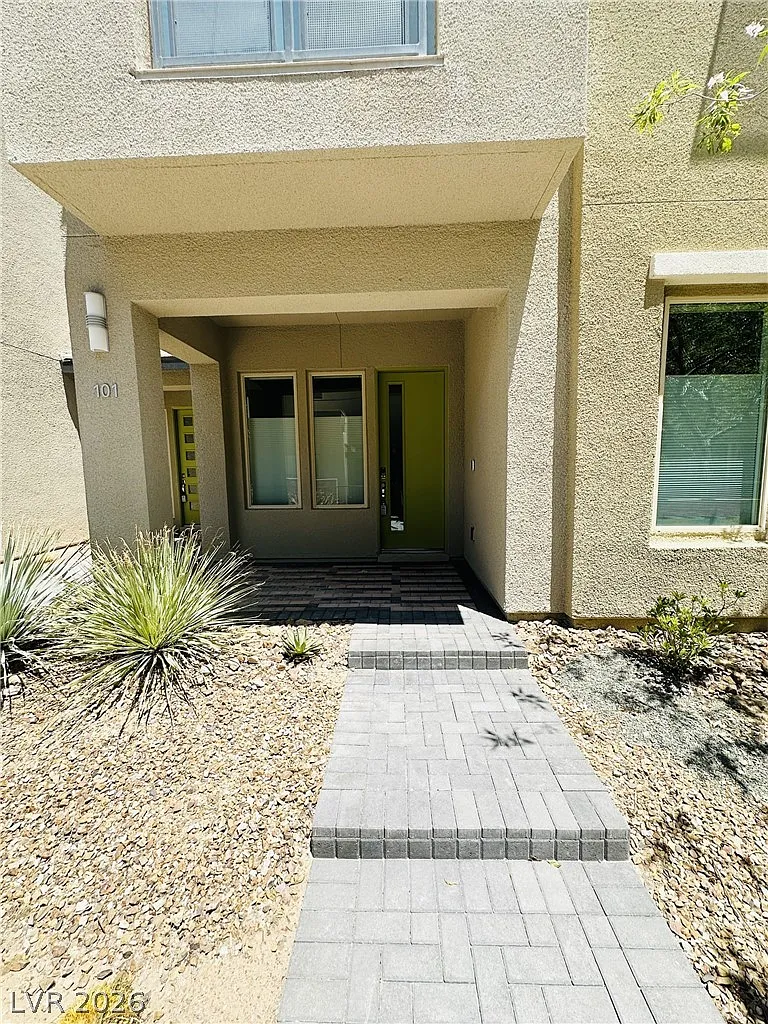 3 bed, 2.5 bath, 2060 sqft, $2,950 — Photo 3