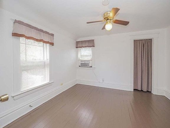 5th image of 909 Walter St