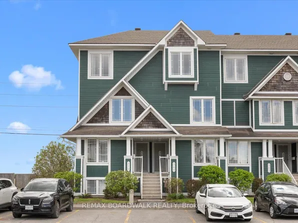 366 Crownridge Dr, Ottawa, ON K2M 3A4