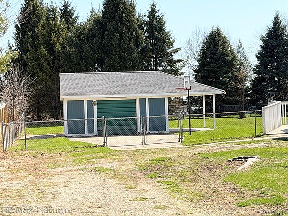 2nd image of 3965 Parsons Rd