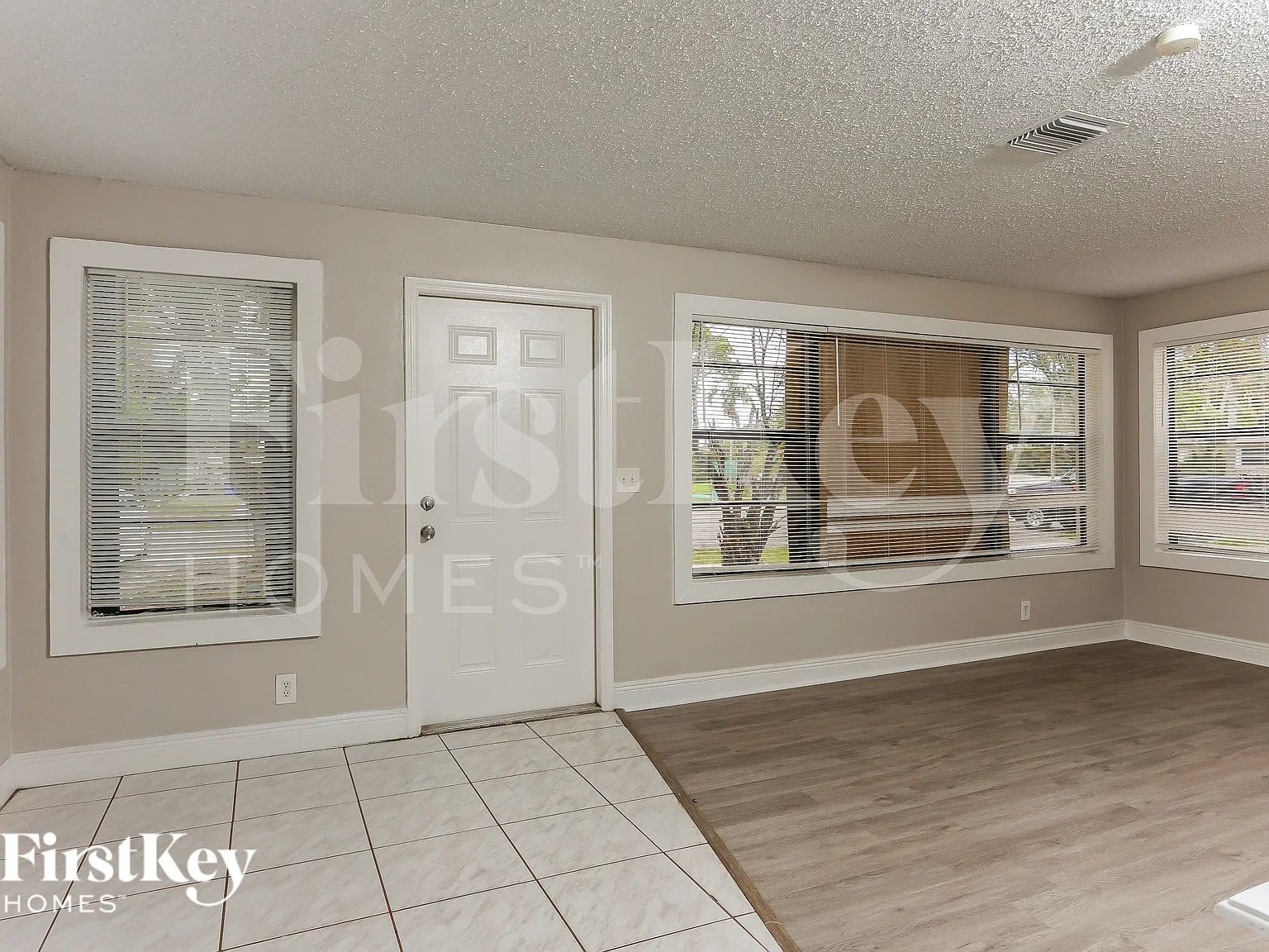 3 bed, 2.0 bath, 1358 sqft, $2,695 — Photo 3