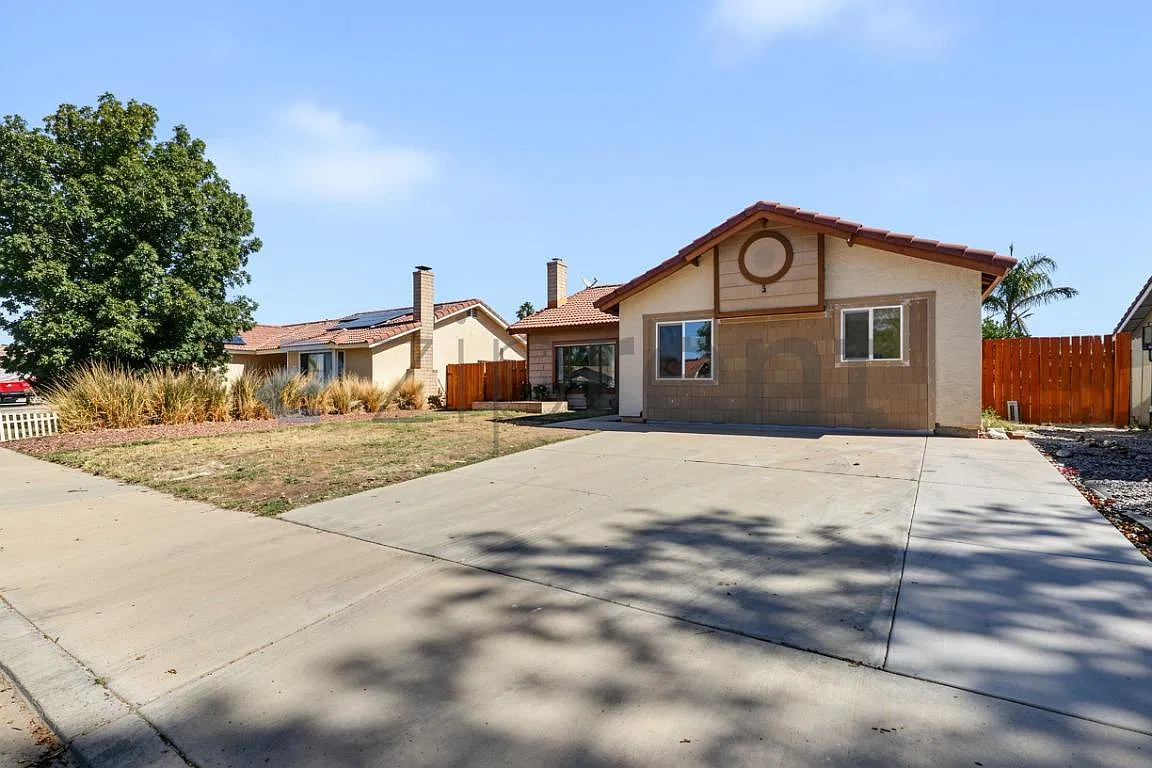 3 bed, 1293 sqft, $3,000 — Photo 2