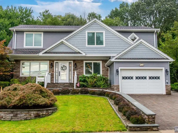 124 Crescent Rd, Wanaque, NJ 07465