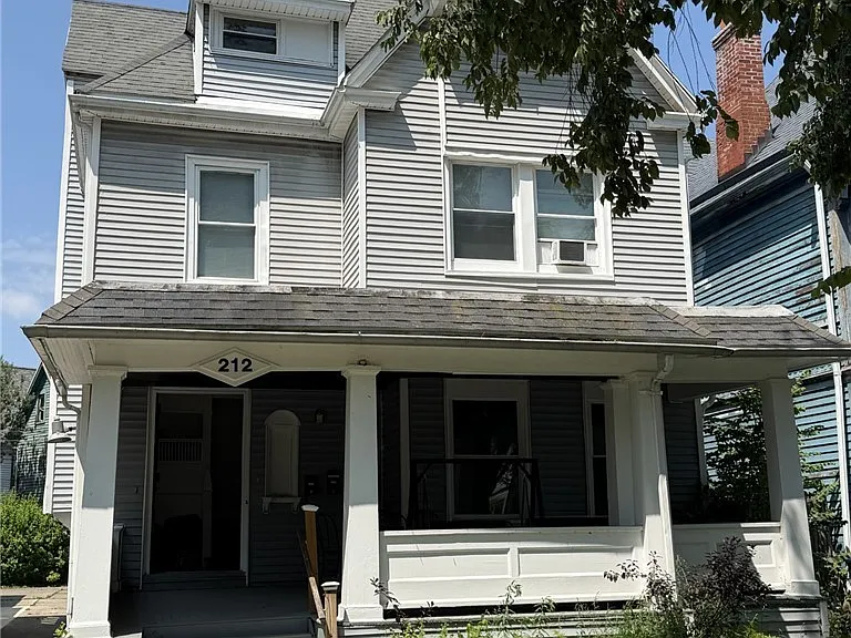 212 Richmond Ave — Photo 1