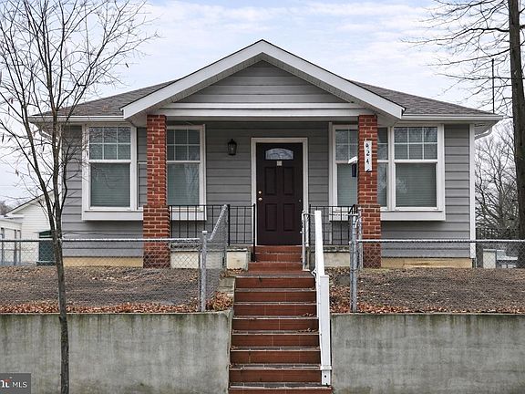 2nd image of 4243 Dix St NE