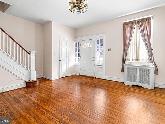 4th image of 446 Markle St