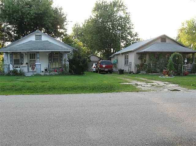 2nd image of 113 Warren St