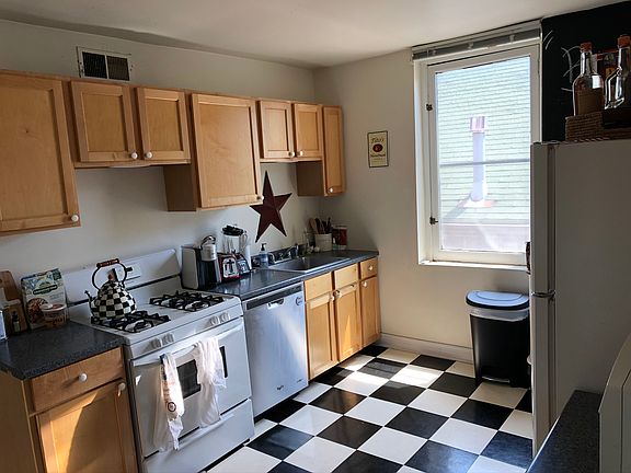 2nd image of 1967 N Dayton St APT 4N