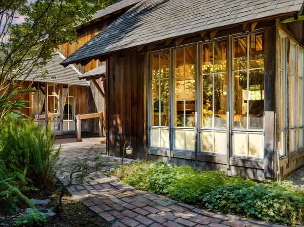 601 Shangri Ln, Sacramento, CA 95825