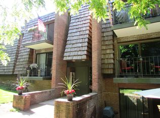 532 Forest Green Dr, Coraopolis, PA 15108