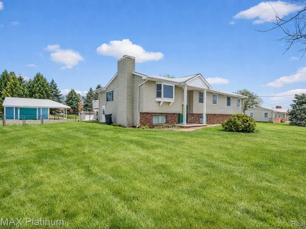 3965 Parsons Rd, Howell, MI 48855