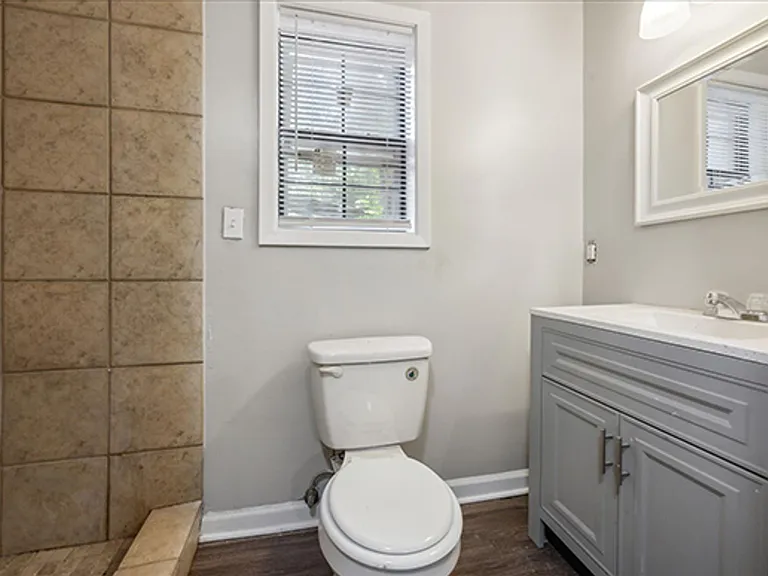 2048 Whitney Ave — Photo 15