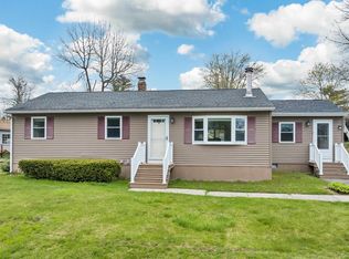 14 Cyr Dr, Hooksett, NH 03106