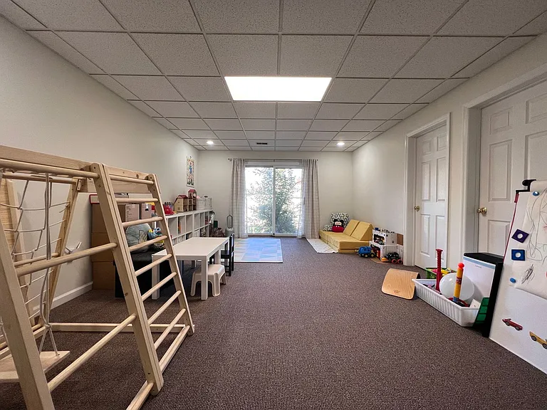 240 Newberry Ln — Photo 2