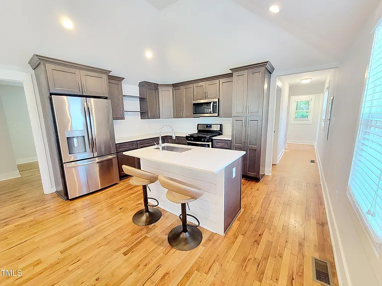 805 Coleman St — Photo 7