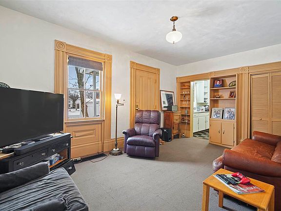 3rd image of 210 S Maiden Ln