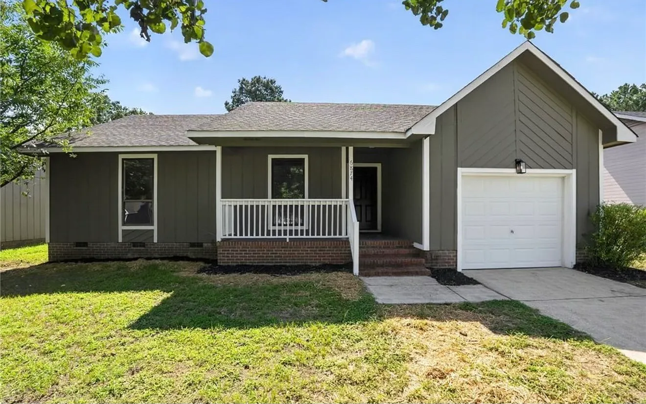 3 bed, 1151 sqft, $1,620 — Photo 1