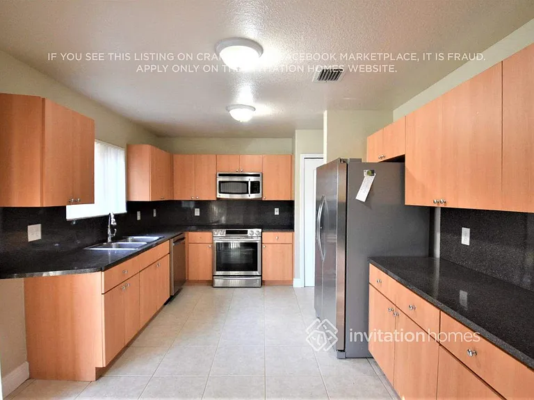 4390 SW 159th Ave — Photo 4