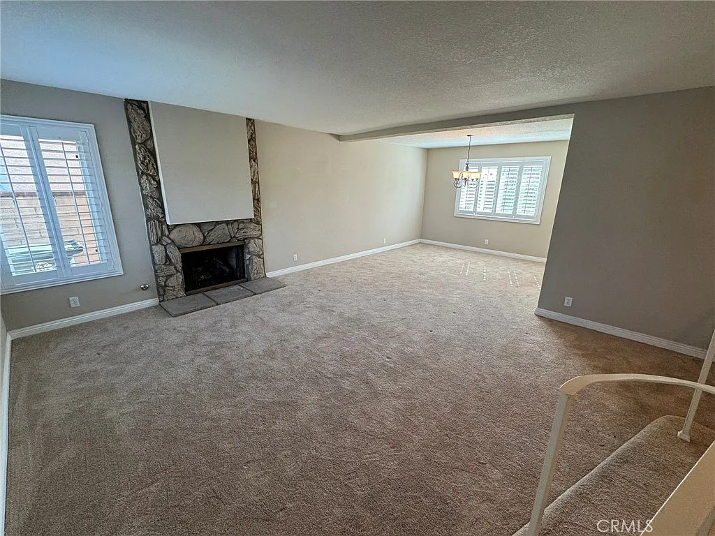 4 bed, 2268 sqft, $4,250 — Photo 2