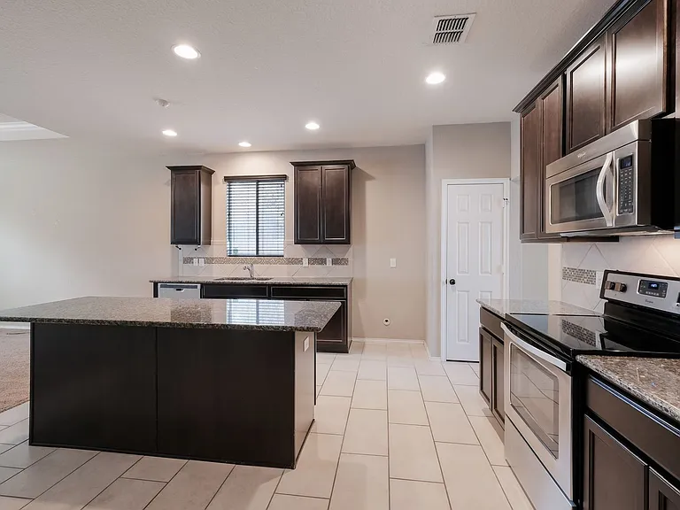 602 Trinity Mdw — Photo 15