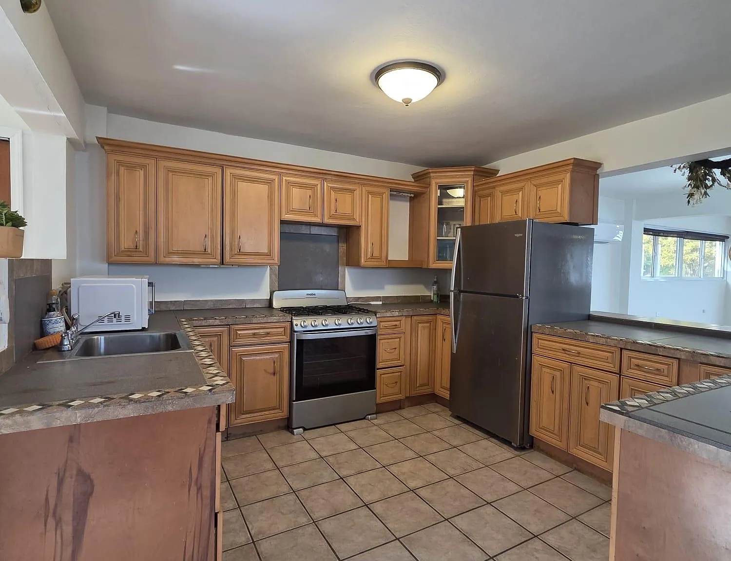 3 bed, 2.0 bath, 1960 sqft, $1,700 — Photo 4