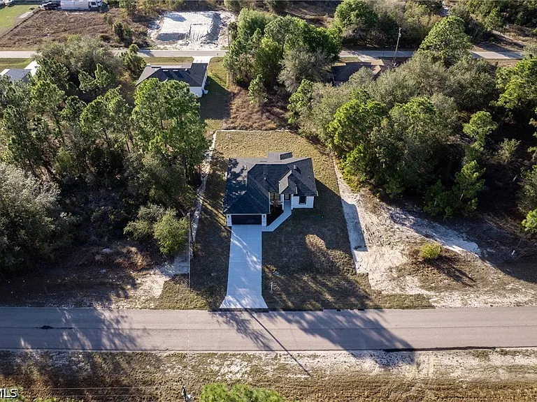 566 Eisenhower Blvd — Photo 4