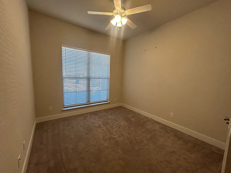 1713 Fabian Dr — Photo 7