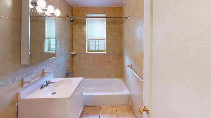 Rented by Revona Properties | media 5