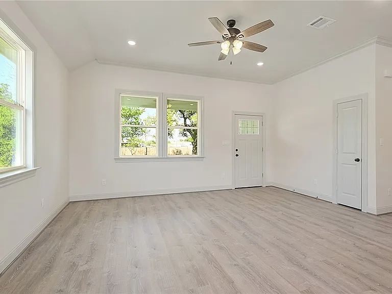 1508 Echols St — Photo 3
