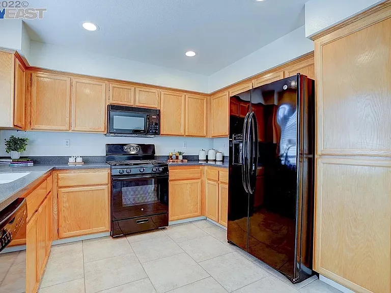 203 Swan Ct #203 — Photo 33