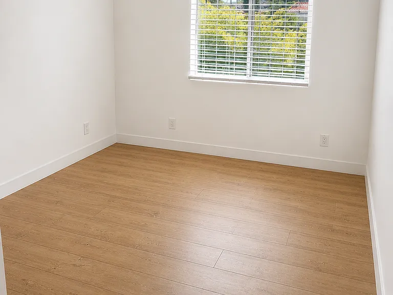 447 S. Rampart Blvd - Studio & 1 Bedroom Apartment! — Photo 10