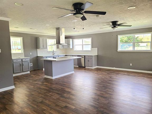 4th image of 908 Fulton Ave