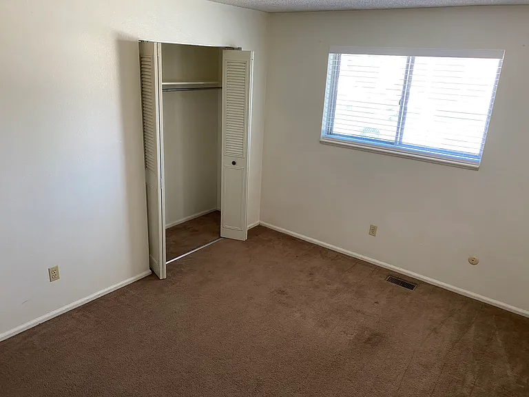 6102 S Everett St — Photo 6