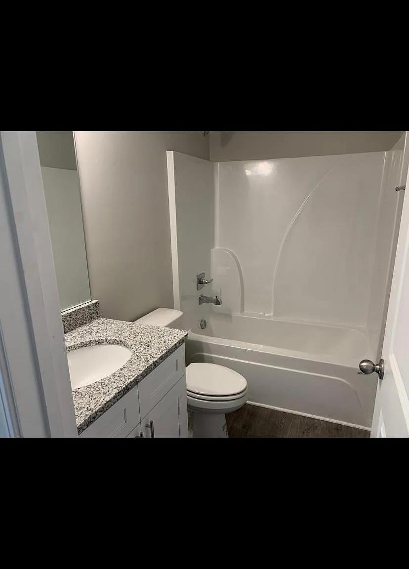 2 bed, 2.5 bath, 1076 sqft, $1,575 — Photo 2
