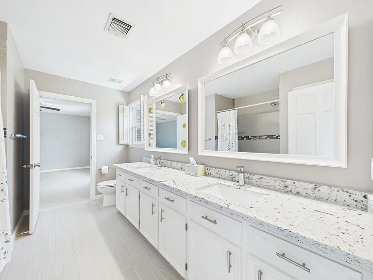 702 Daria Ct — Photo 34