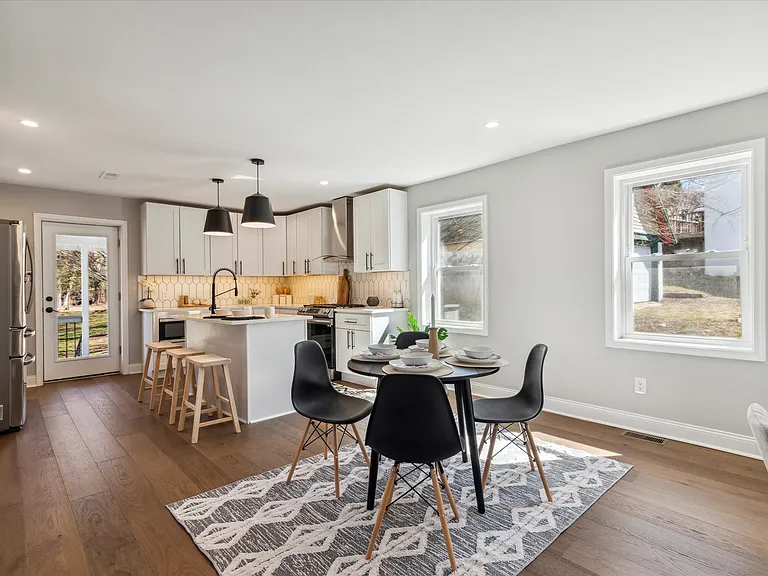 933 Henry Ave — Photo 10