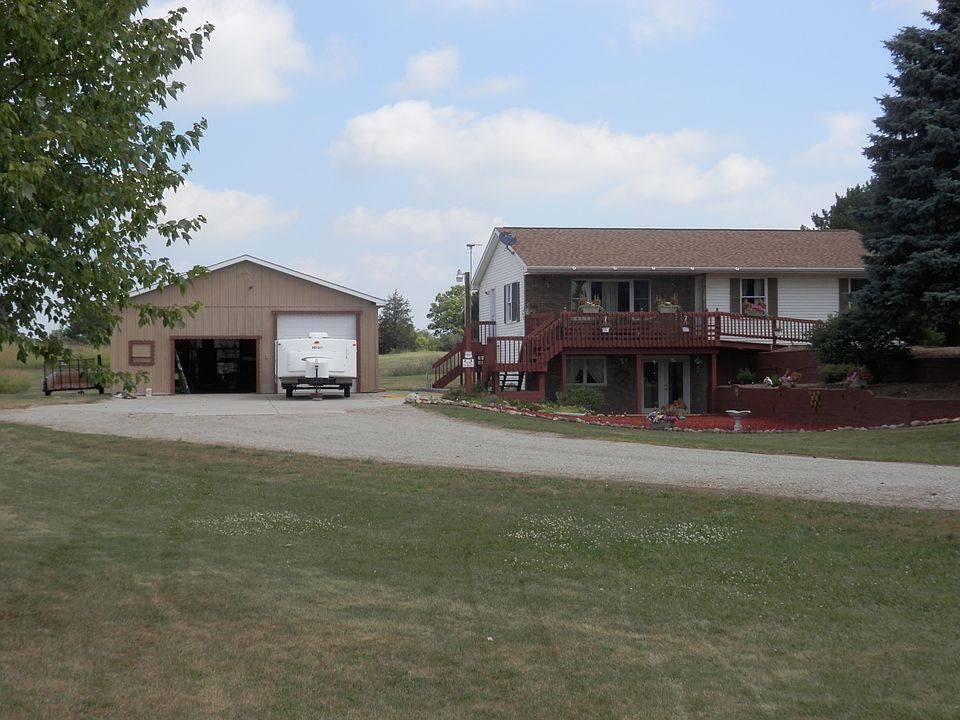 Road View (House & Polebarn)