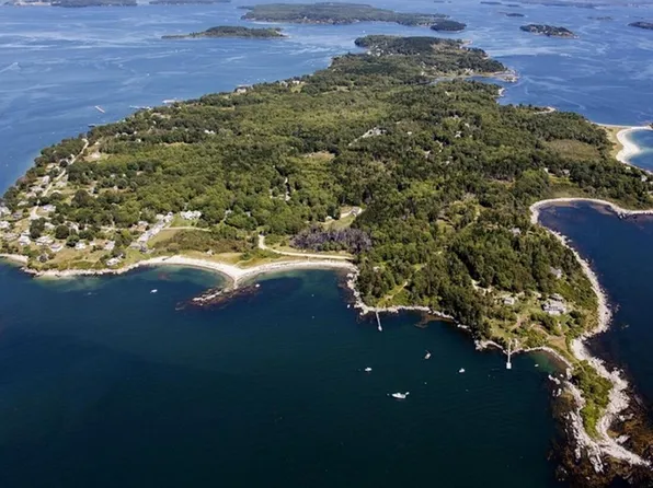 495 Island Avenue, Long Island, ME 04050