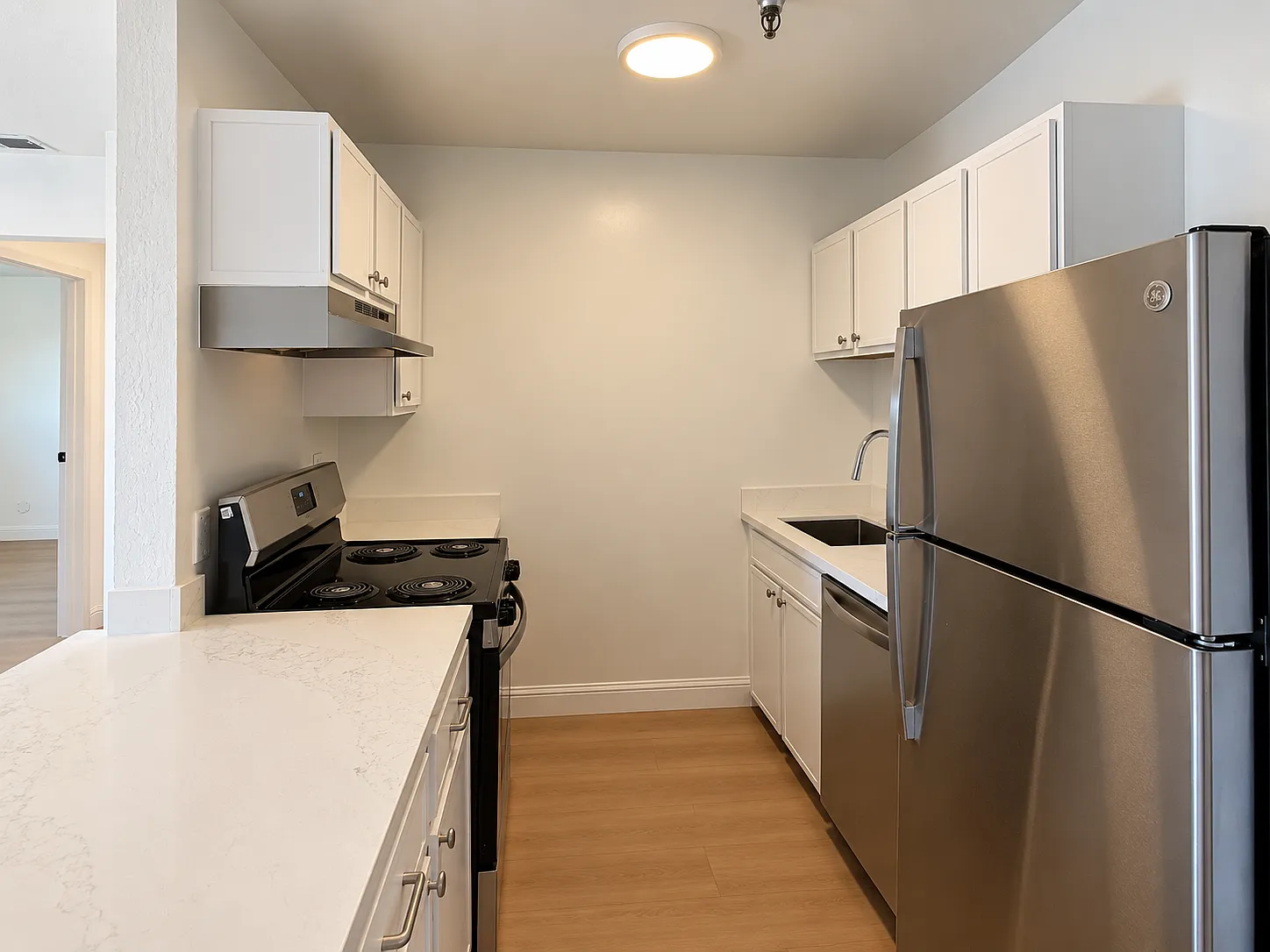 Bright 2BR with In-Unit Laundry & Optional Parking in Noe Valley — Photo 3